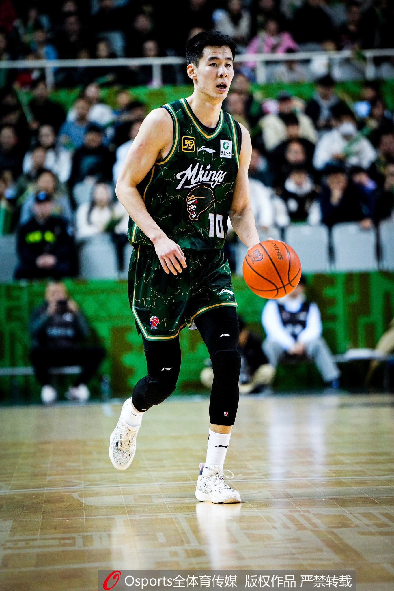 杀伤力不错!郭昊文14投8中&罚球8罚6中 攻下24分3板4助